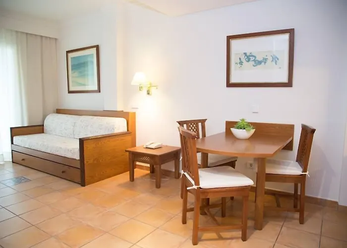 Vell Mari & Apartmanhotel 4*